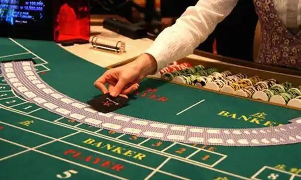 xnx3 Baccarat aur Roulette Tables
